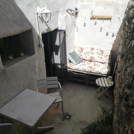 Charmant Appartement En Centre-Ville Medieval Gigean Екстериор снимка