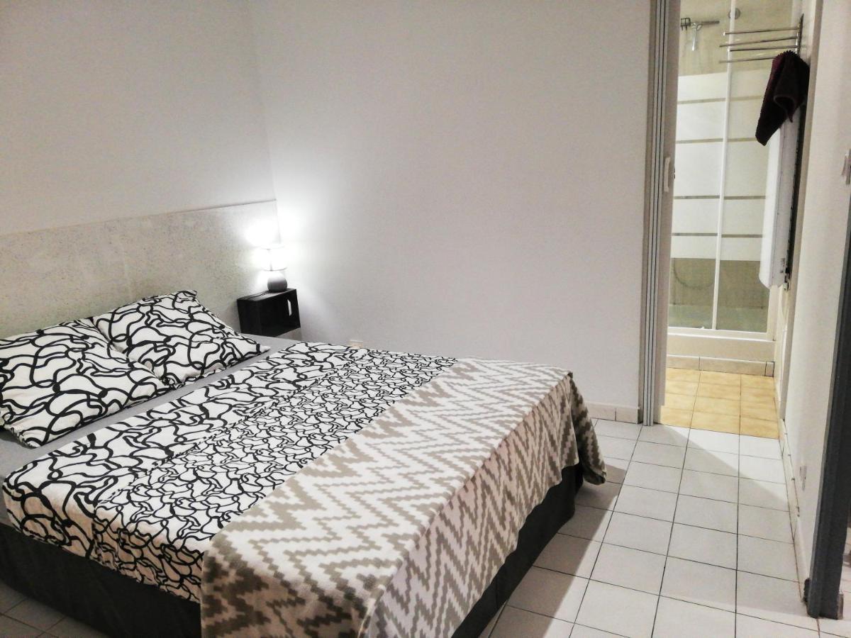 Charmant Appartement En Centre-Ville Medieval Gigean Екстериор снимка